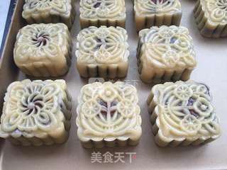 广式豆沙蛋黄月饼的做法步骤:8