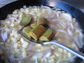 咖喱土豆鱿鱼面的做法步骤:10