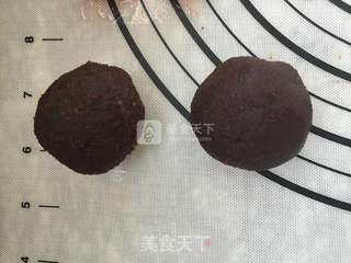 广式豆沙蛋黄月饼的做法步骤:6