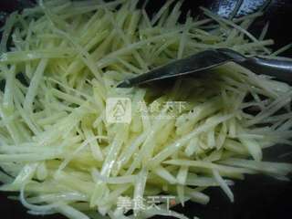 沙茶酱牛肉土豆丝的做法步骤：5