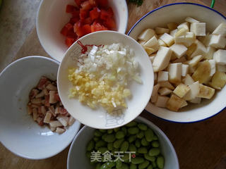 五花肉毛豆炒芋头的做法步骤:2