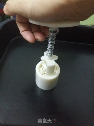 广式五仁月饼的做法步骤:16