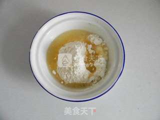 黑芝麻花生馅苏式月饼的做法步骤：3