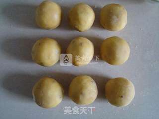 蔓越莓椰蓉月饼的做法步骤:10