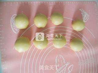 黑芝麻花生馅苏式月饼的做法步骤:16