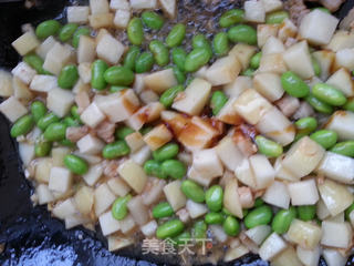 五花肉毛豆炒芋头的做法步骤:9