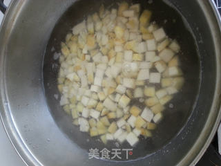 五花肉毛豆炒芋头的做法步骤：4