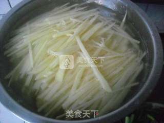 沙茶酱牛肉土豆丝的做法步骤：3