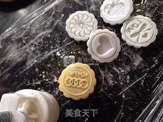 广式月饼的做法步骤:7