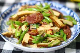 超级下饭的辣椒炒豆腐干香肠的做法步骤:6