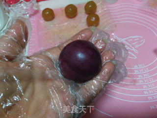 紫薯蛋黄桃山月饼的做法步骤:15