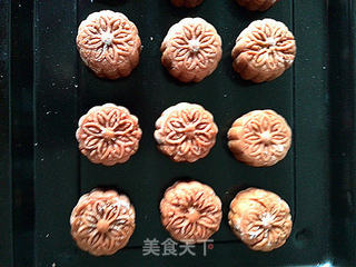 红莲蓉月饼的做法步骤:12