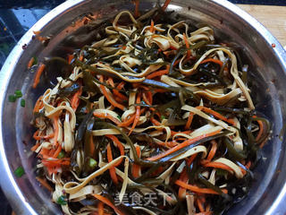 家常拌三丝(豆皮海带胡萝卜丝)的做法步骤:10