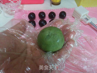 抹茶豆沙桃山月饼的做法步骤:10