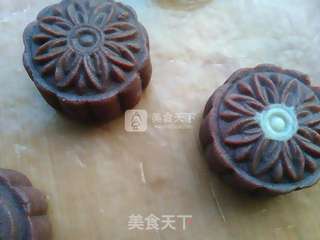 四色桃山月饼的做法步骤:31