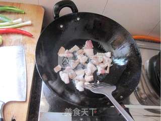 桃胶五花肉的做法步骤:2