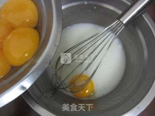 原味戚风蛋糕的做法步骤:4