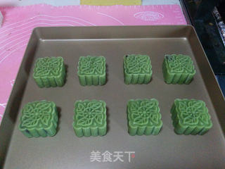 抹茶豆沙桃山月饼的做法步骤:13