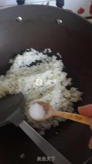 简单又美味葱花炒饭的做法步骤：4