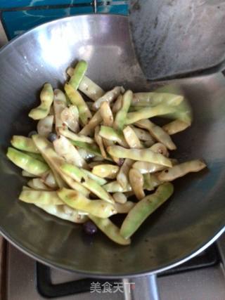 清炖翻白眼豆角的做法步骤:5