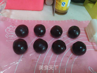 抹茶豆沙桃山月饼的做法步骤:3