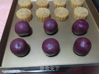 紫薯蛋黄桃山月饼的做法步骤:17