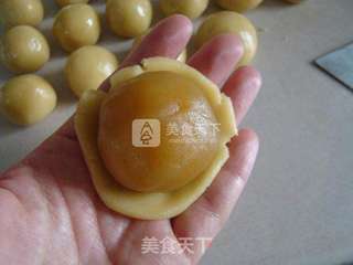 广式莲蓉蛋黄月饼的做法步骤:9