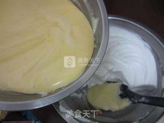 原味戚风蛋糕的做法步骤:10