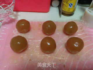 紫薯蛋黄桃山月饼的做法步骤:8