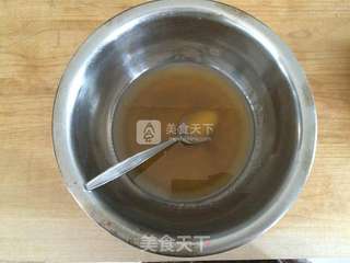 莲蓉蛋黄月饼的做法步骤:2