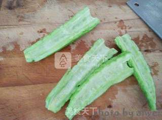 苦瓜小炒肉的做法步骤:2