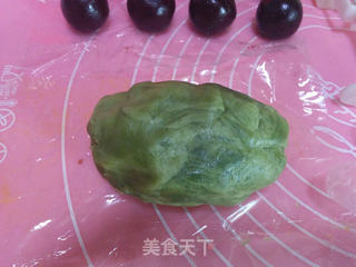 抹茶豆沙桃山月饼的做法步骤：5