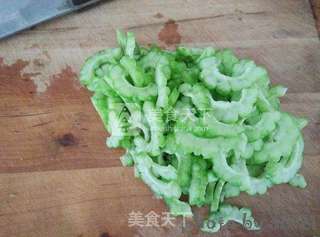 苦瓜小炒肉的做法步骤:3