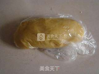 广式莲蓉蛋黄月饼的做法步骤:2