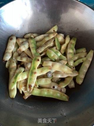 清炖翻白眼豆角的做法步骤:6