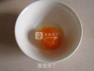 广式莲蓉蛋黄月饼的做法步骤:3