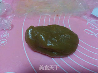 紫薯蛋黄桃山月饼的做法步骤:2