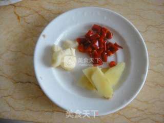 泡椒莲藕鸡翅的做法步骤:2