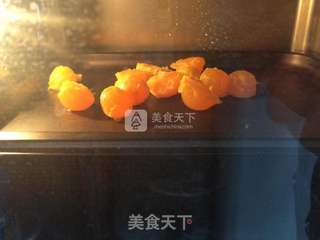 莲蓉蛋黄月饼的做法步骤:7