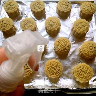 广式月饼的做法步骤:16