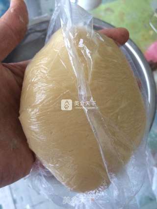 广式莲蓉月饼的做法步骤:16