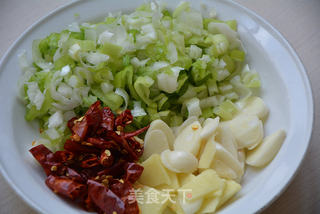 专业的兰州酸菜牛肉面的做法步骤:2