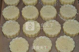 玫瑰果仁双酥月饼的做法步骤:17