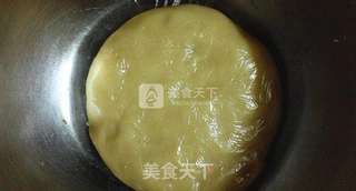 花好月圆——豆沙月饼的做法步骤:8