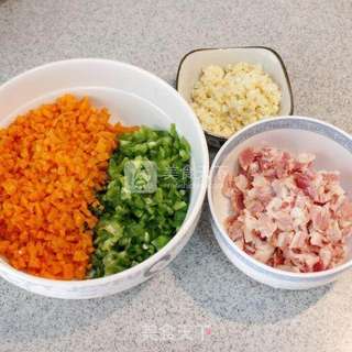 营养豆渣好去处-----豆渣培根炒饭的做法步骤:2