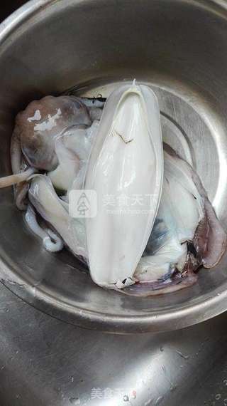 尖椒炒墨鱼的做法步骤:2