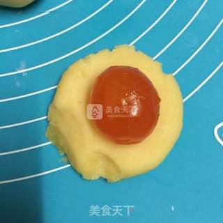 广式莲蓉蛋黄月饼的做法步骤:9