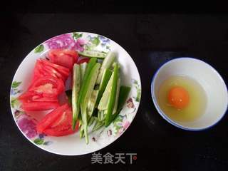 秋葵番茄蛋汤的做法步骤:2