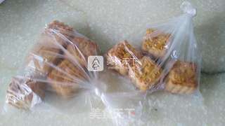 莲蓉月饼的做法步骤:13