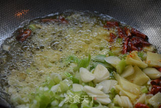 专业的兰州酸菜牛肉面的做法步骤:5